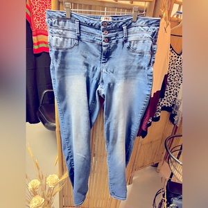 Lei Jeans. Stretchy. Size17/ high waisted